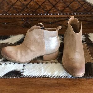 NEW LISTING NWT SOFFT LEATHER BOOTS